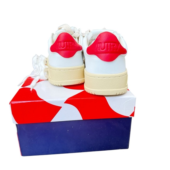 NIB Autry Medalist White and Red Sneakers Size 37 - Picture 3 of 6